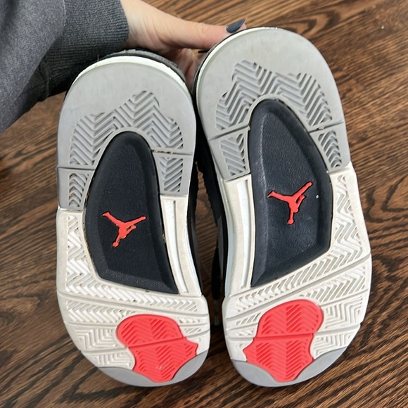 Air Jordan 4 Retro shoes - Picture 6 of 7